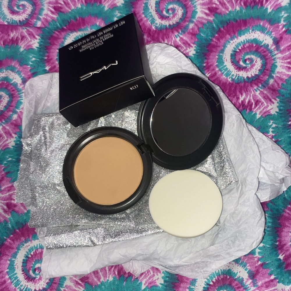 🫟 NIB Mac Studio Fix Powder + Foundation NC37 🫟